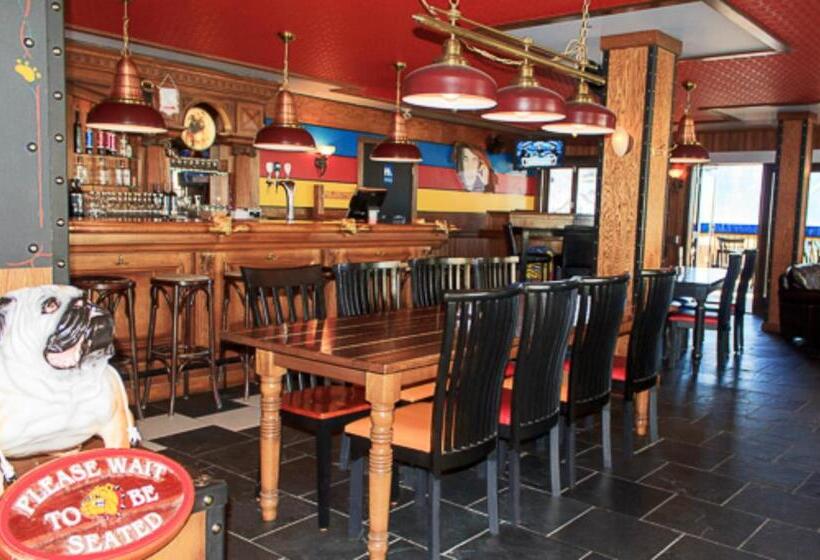 Отель The Bulldog