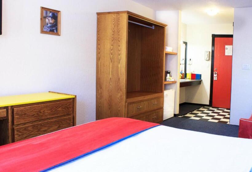 Отель The Bulldog