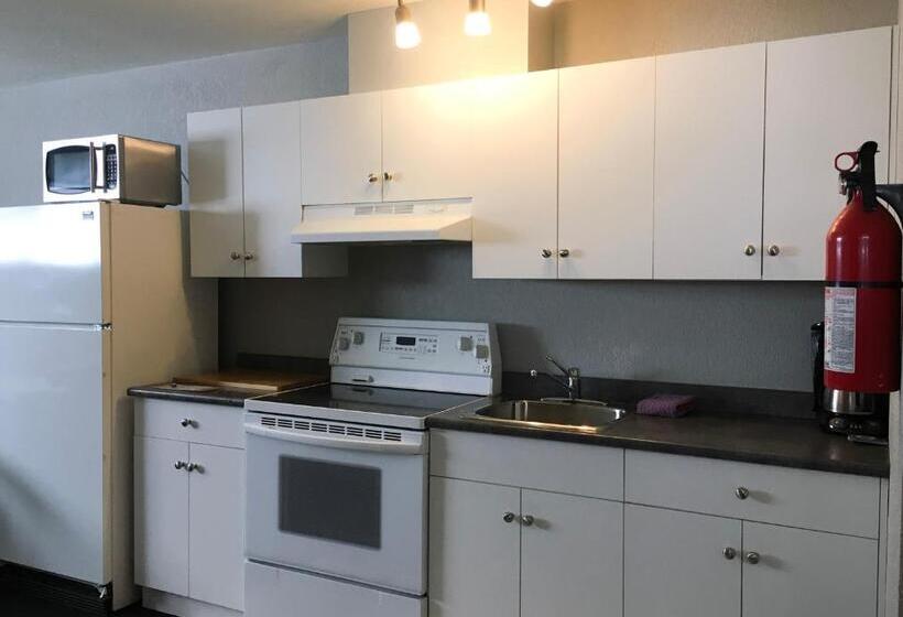 Отель The Bulldog