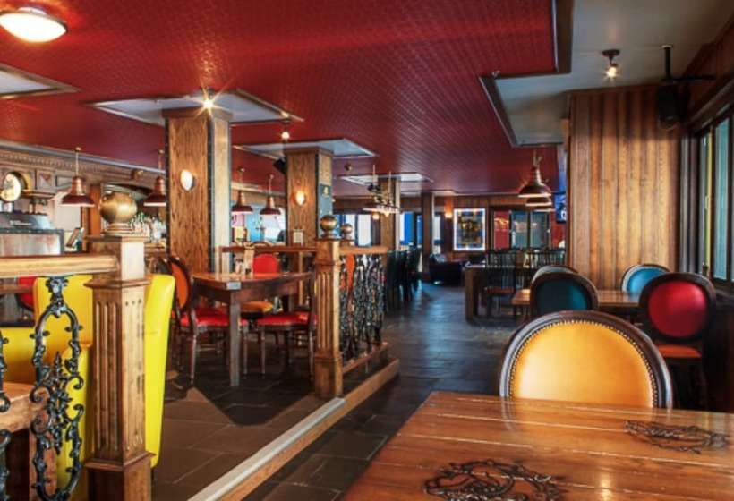 Отель The Bulldog