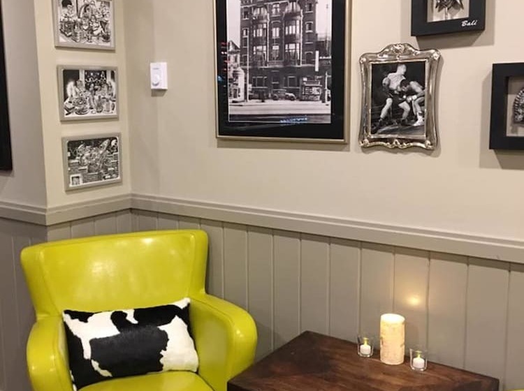 Отель The Bulldog