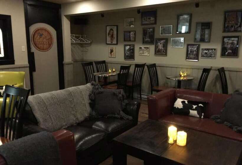 Отель The Bulldog