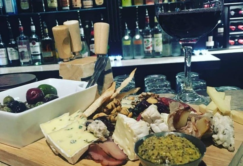 Отель The Bulldog