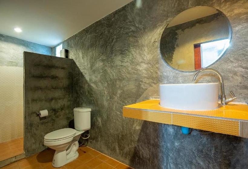 Отель The Cosy Sunset Beach Resort & Restaurant