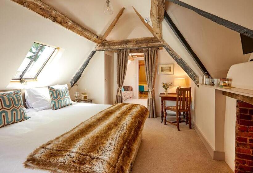 בית מלון כפרי The Greyhound Inn