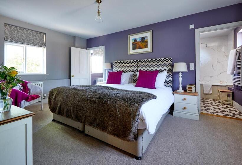 בית מלון כפרי The Greyhound Inn