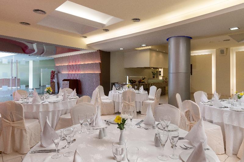 Отель Virginia Family Suites