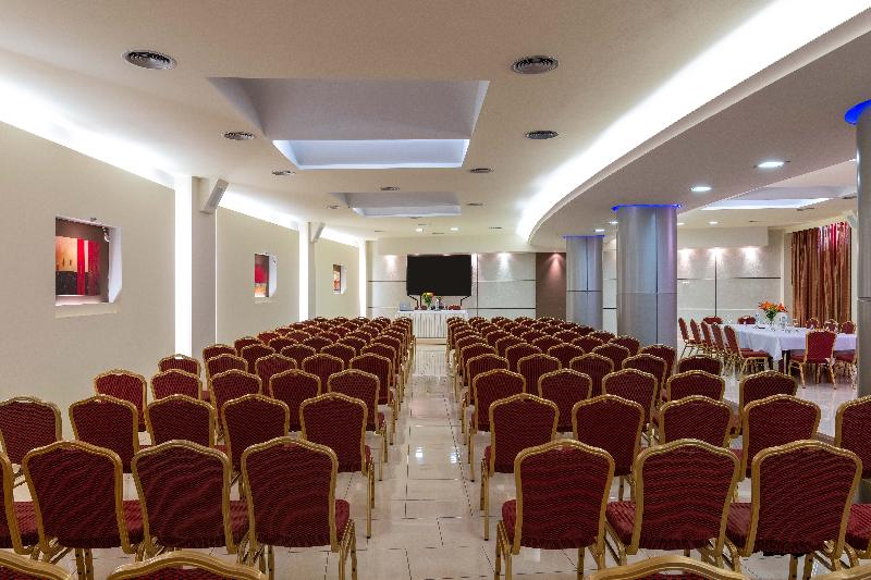 Отель Virginia Family Suites