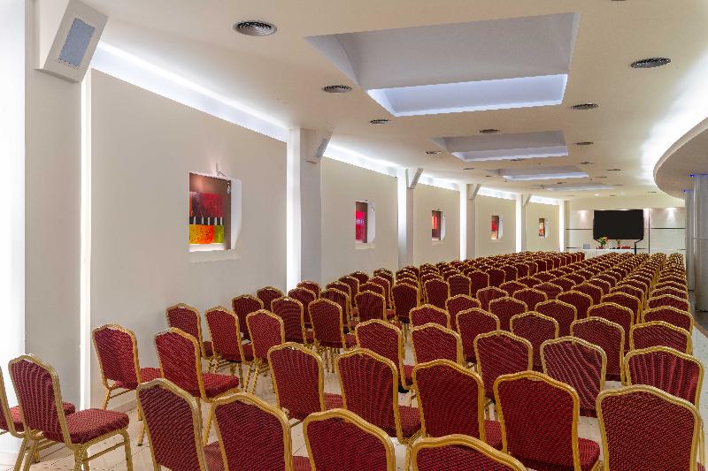 Отель Virginia Family Suites