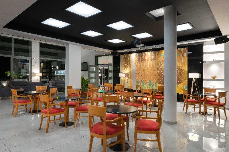 Отель Virginia Family Suites