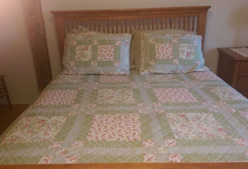 Locust Tree Bed And Breakfast Llc