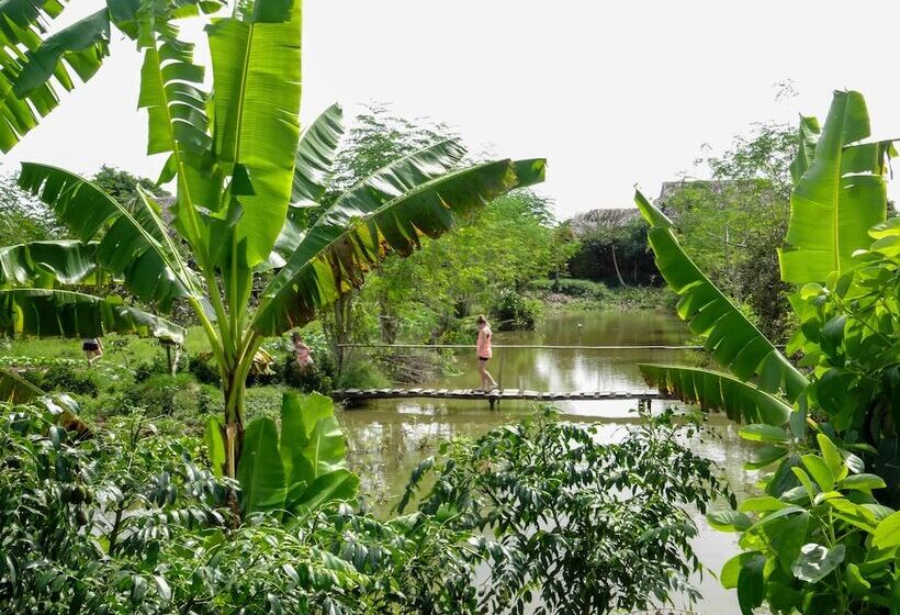 Mekong Riverside Boutique Resort & Spa