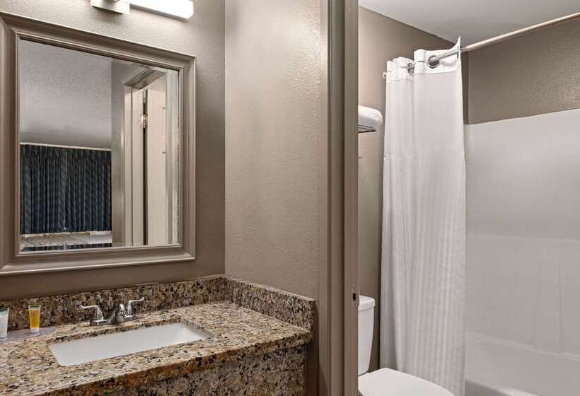 فندق على الطريق Days Inn By Wyndham Lakewood South Tacoma