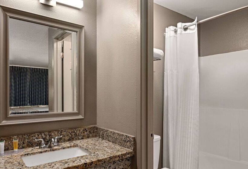 فندق على الطريق Days Inn By Wyndham Lakewood South Tacoma