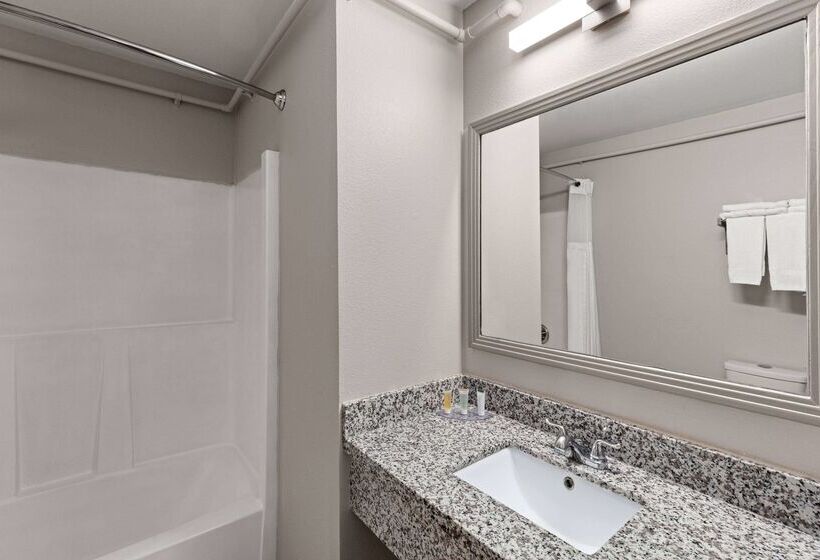 فندق على الطريق Days Inn By Wyndham Lakewood South Tacoma