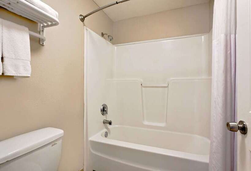 فندق على الطريق Days Inn By Wyndham Lakewood South Tacoma