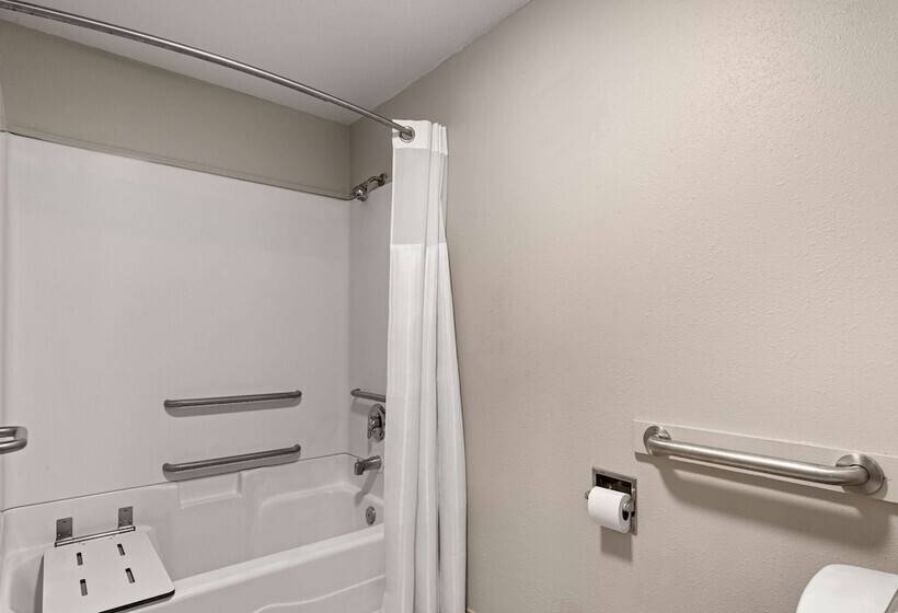 فندق على الطريق Days Inn By Wyndham Lakewood South Tacoma