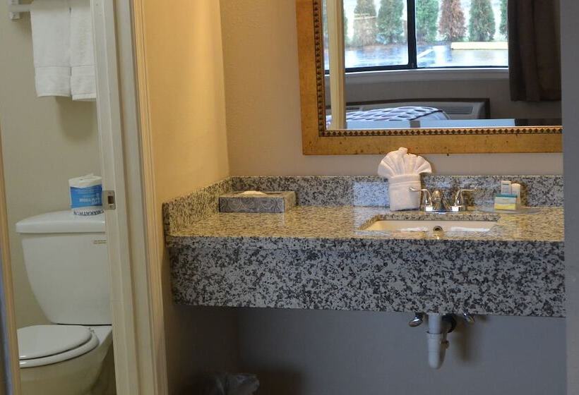 فندق على الطريق Days Inn By Wyndham Lakewood South Tacoma