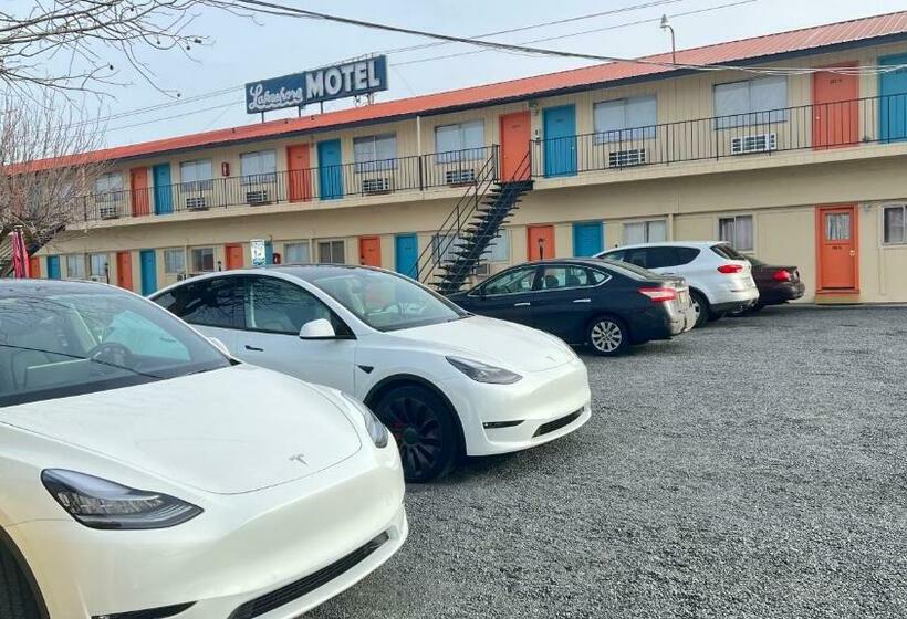 فندق على الطريق Lakeshore Inn Waterfront