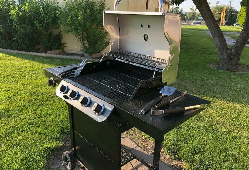 فندق على الطريق Lakeshore Inn Waterfront