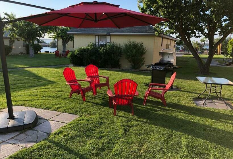 فندق على الطريق Lakeshore Inn Waterfront