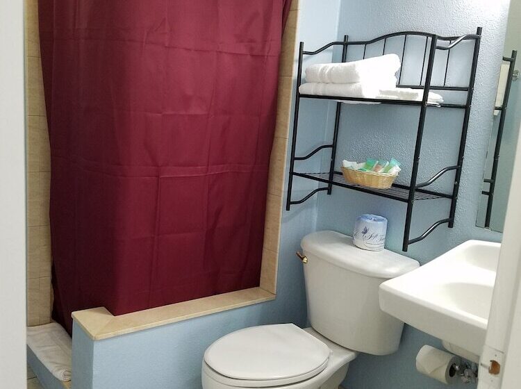 فندق على الطريق Lakeside Inn And Cafe