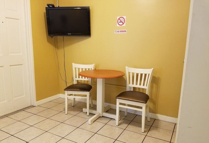 فندق على الطريق Lakeside Inn And Cafe