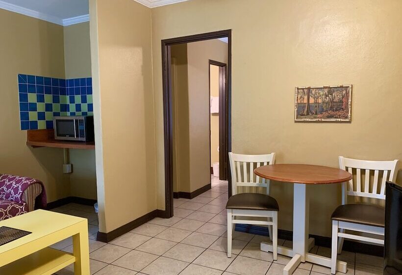 فندق على الطريق Lakeside Inn And Cafe