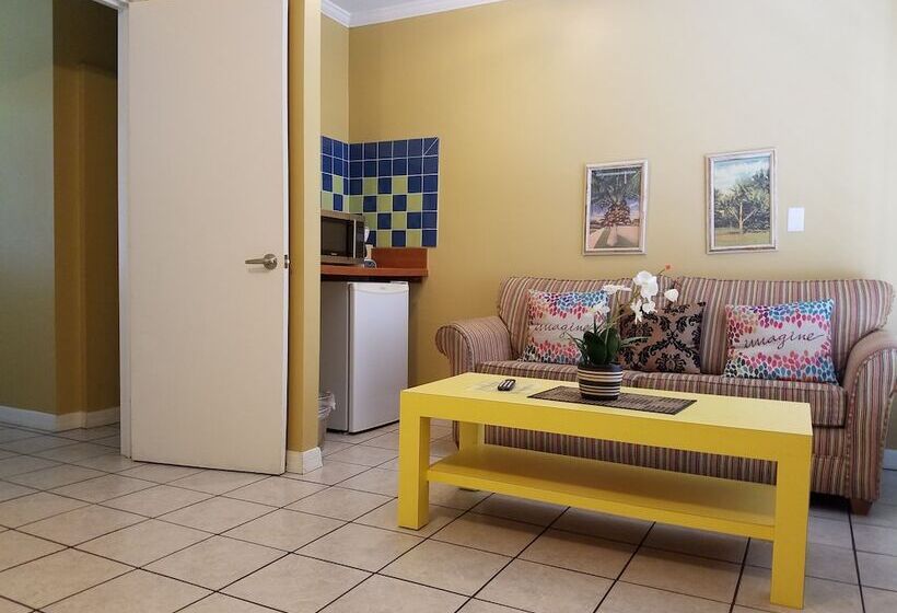 فندق على الطريق Lakeside Inn And Cafe