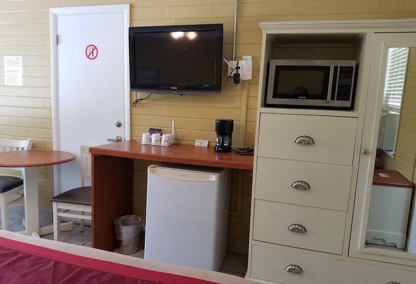 فندق على الطريق Lakeside Inn And Cafe