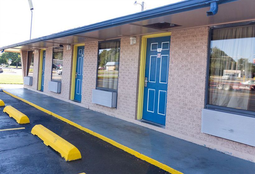 מוטל Regency Inn & Suites