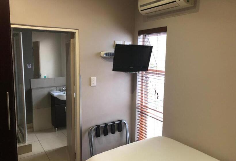 פנסיון 314 On Clark Guest House