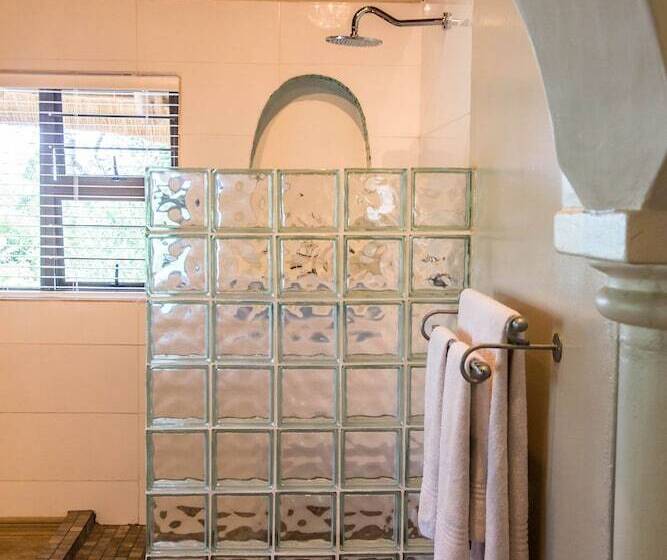 Пансион La Roca Guest House