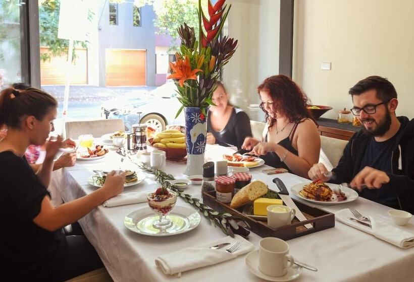 פנסיון Lily Sands Inn