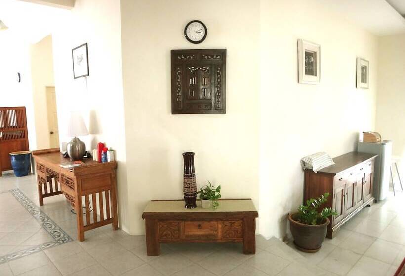 پانسیون Rumah Putih Near Klia & Xiamen University