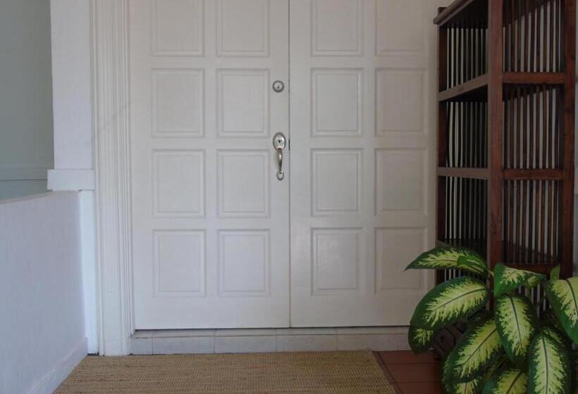 ペンション Rumah Putih Near Klia & Xiamen University