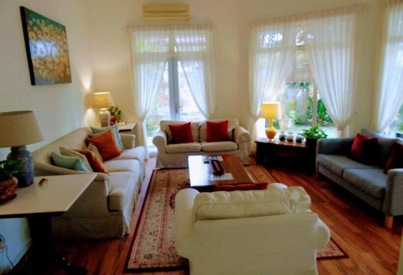 پانسیون Rumah Putih Near Klia & Xiamen University