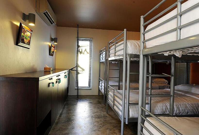 ペンション The Village House