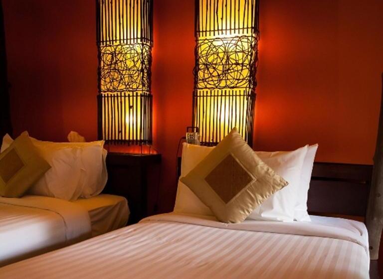 ペンション The Village House