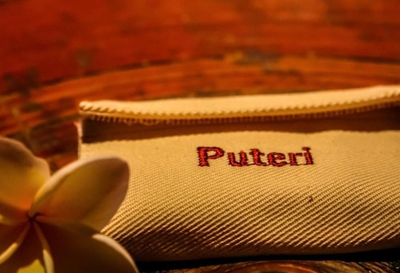 ペンション The Village House