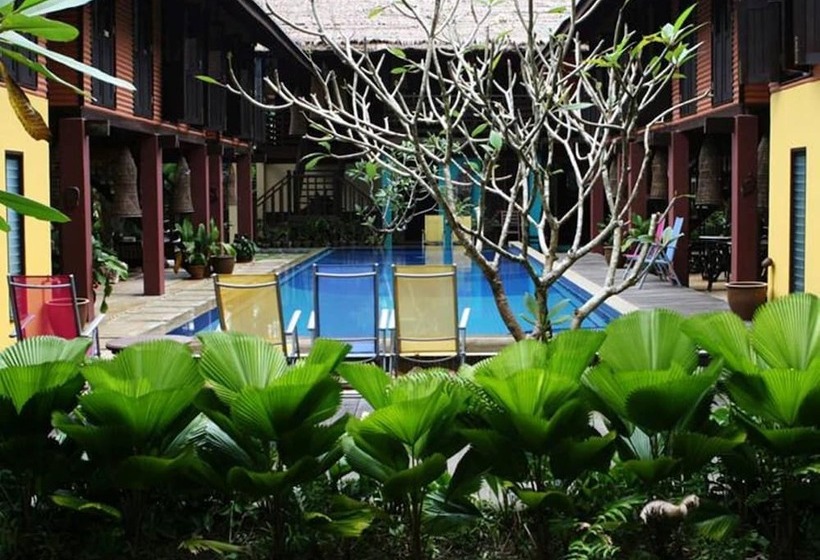 ペンション The Village House