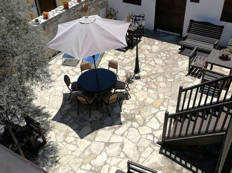 Romios Holiday Apartments