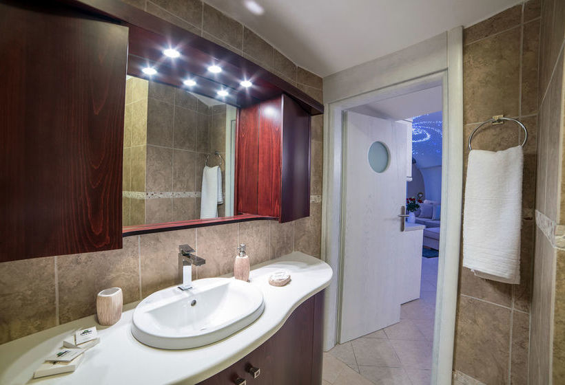 Suite Home Santorini