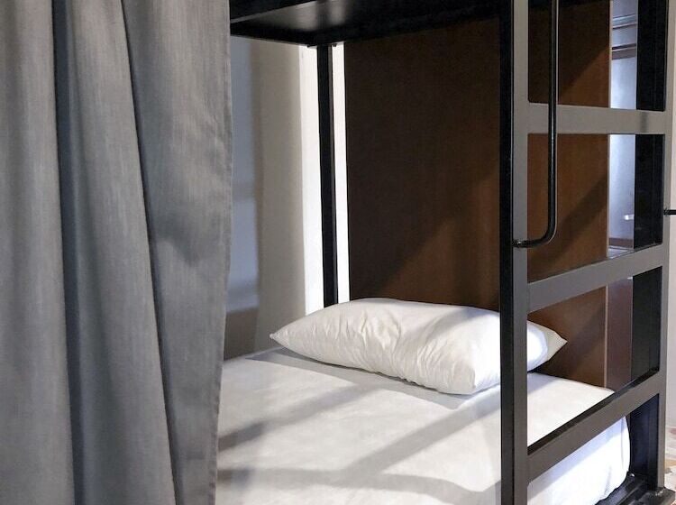 Siesta Fiesta Hotel & Hostel