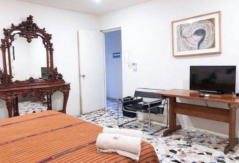 Siesta Fiesta Hotel & Hostel