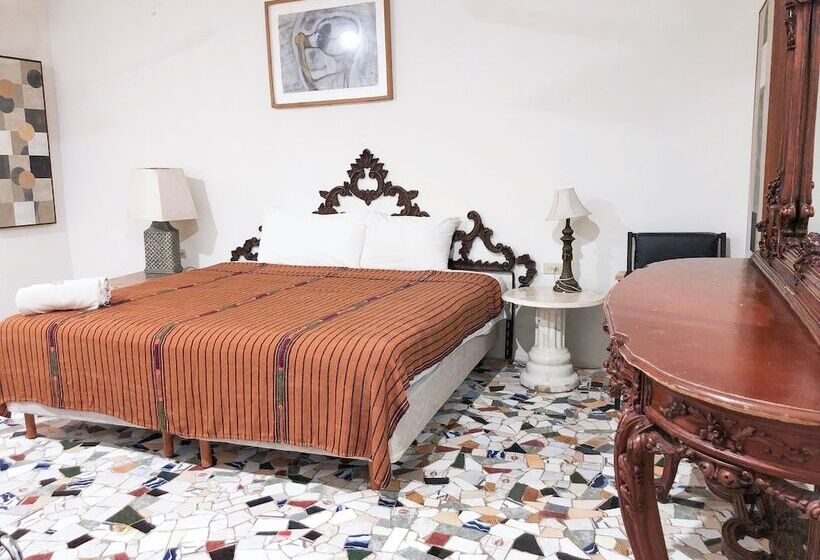 Siesta Fiesta Hotel & Hostel