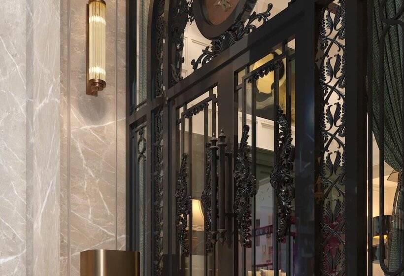 Victor Metropolis Hotel & Rooftop Bar