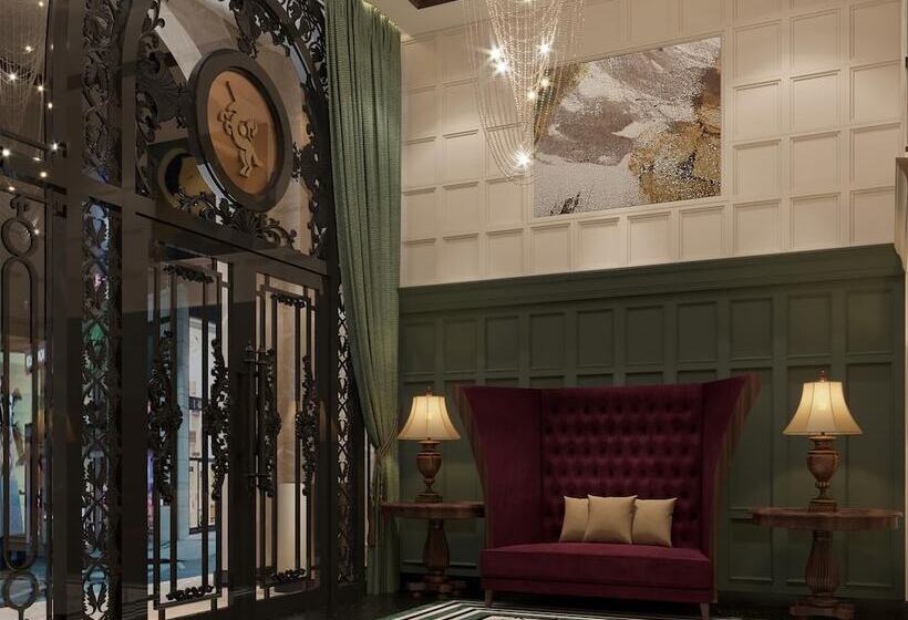 Victor Metropolis Hotel & Rooftop Bar