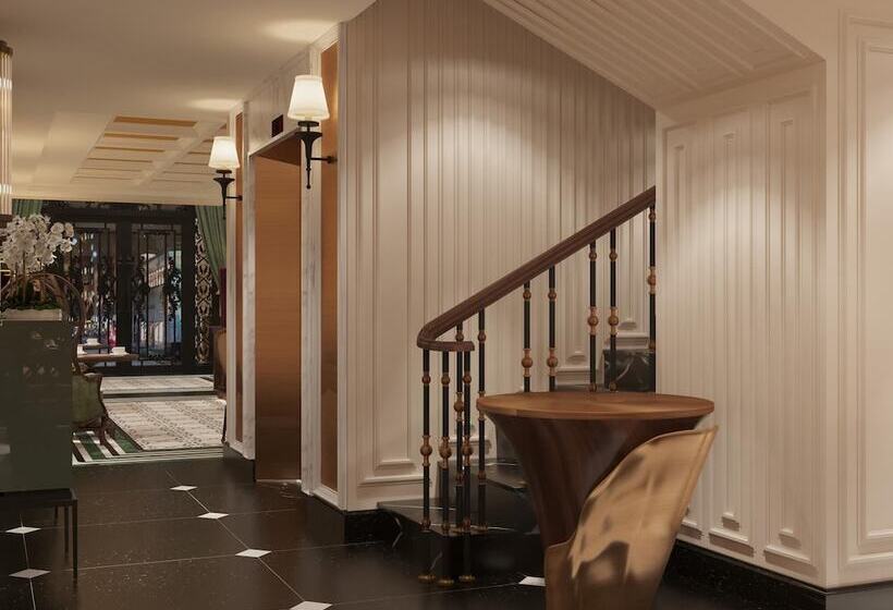 Victor Metropolis Hotel & Rooftop Bar