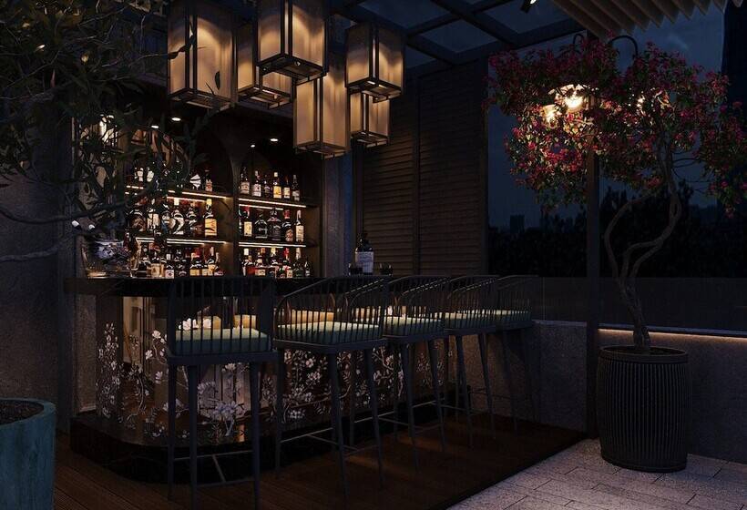 Victor Metropolis Hotel & Rooftop Bar